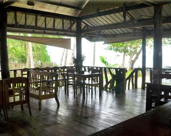 Algen's Dive Resort - Mambajao - Restaurante