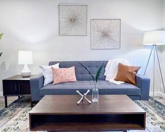 Walk Downtown | Work Here | Desk | fast WiFi | | King Bed | Remodeled Kitchen - Walnut Creek - Living room