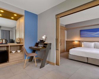 Mercure Phuket Patong Journeyhub - Patong - Bedroom