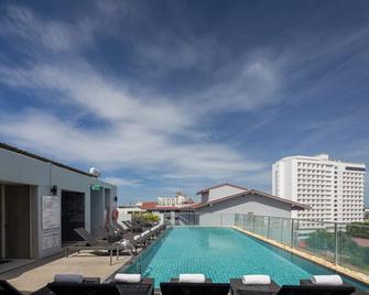 Travelodge Pattaya - Pattaya - Pool