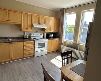 Two Bedroom Apartment within walking distance to everything - Campbellton - Dapur