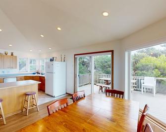 Finisterre Cottage - Yachats - Dining room