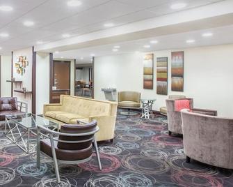 Sky Tree Hotels - Tulsa - Lounge