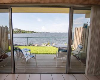 Palm Beach Waterfront Suites - Lake Worth - Balcón