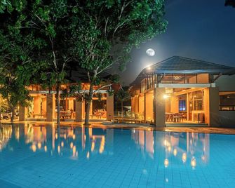 LUXTORI Arugambay - In-house guests are entitled to a 10 percent off at Cilantro Restaurant, Bloom Cafe, and Zeste Bar Lounge - Arugam - Pool