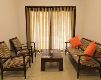Rajarata Hotel Anuradhapura - Anuradhapura - Living room