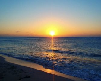 Blue Beach Front Home at Resort World - Bailey Town - Beach