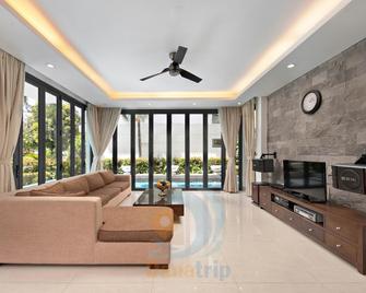 Danang Ocean Beach Resort - Da Nang - Living room