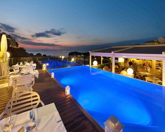 Hotel Rivage Sorrento - Sorrento - Bể bơi
