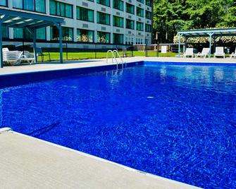 Clarion Hotel Conference Center - Maggie Valley - Svømmebasseng