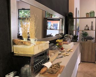 Apartamentos Plaza Picasso - Valencia - Buffet
