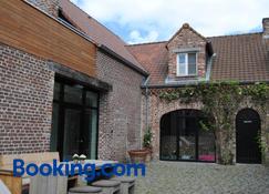 De Sjeiven Dorpel - Maaseik - Gebouw