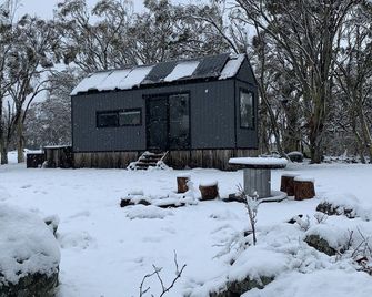 Off-grid Tiny House @ Big Yard Escapes, Wilderness - Crackenback - Edificio