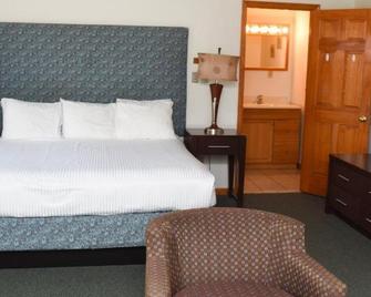 Chestnut Grove Resort - Swiftwater - Bedroom