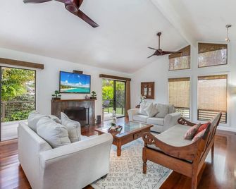 Luana Hale - Princeville - Living room