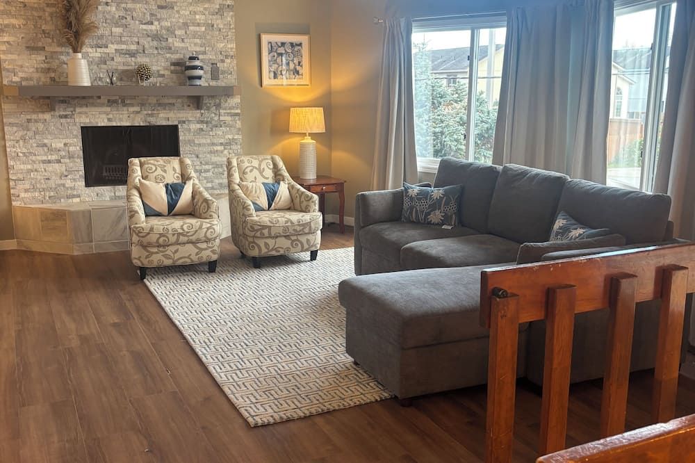 Upscale Anchorage Getaway, Cozy & Newly Remodeled - Anchorage - Living room