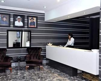 De Edge Hotel - Port Harcourt - Front desk