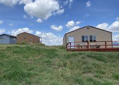 Sturgis Rally and Black Hills Small Cabin Rental - Sturgis - Edificio