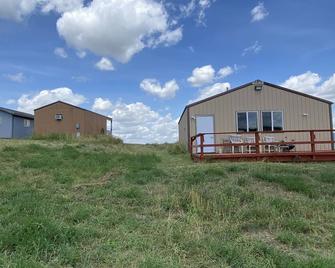 Sturgis Rally and Black Hills Small Cabin Rental - Sturgis - Building