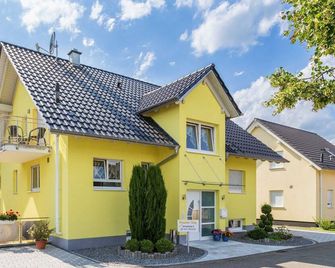 Two-Bedroom Apartment - South Side - Pension Sieg - Rust - Building
