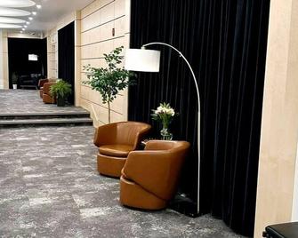 Cribs on Main - Picton - Lobby