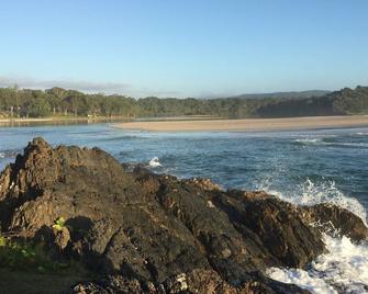 Moonee Habitat B&B - The Perfect Stopover - Moonee Beach