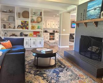 Coleman Crib - Jackson - Living room