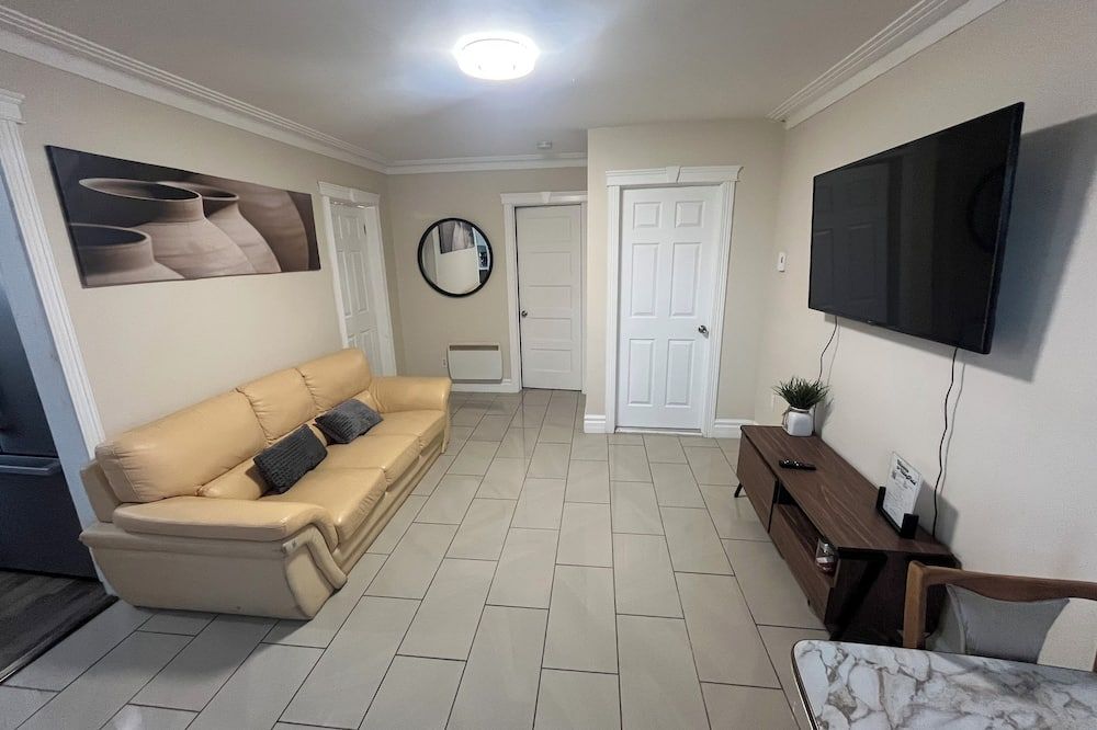 Cozy Private Stay In Valleyfield – Perfect for All Travelers - Salaberry-de-Valleyfield - Salon