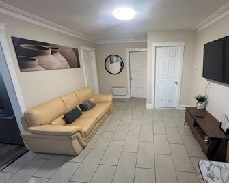 Cozy Private Stay In Valleyfield – Perfect for All Travelers - Salaberry-de-Valleyfield - Salon