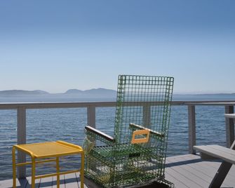 You Can't Get Closer To The Water Than This! - Trenton - Balkón