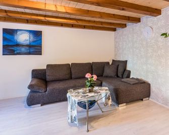 Ferienwohnung Holl-Horn - Gaienhofen - Вітальня