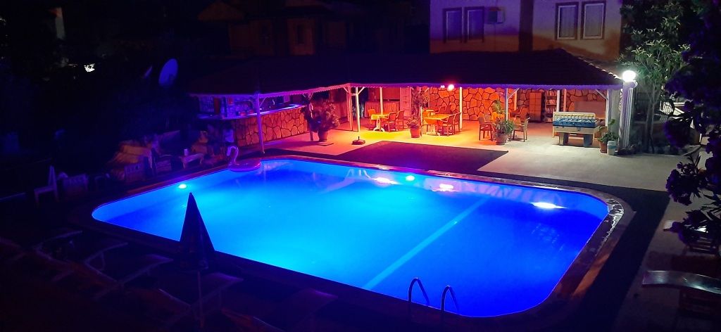 إيفرست أبارت هوتل