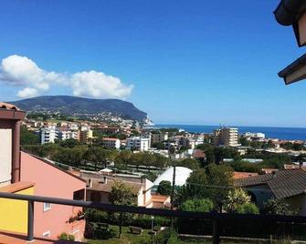 Casa Ischia 66 Vista mare con 3 camere da letto - Numana - Balkón