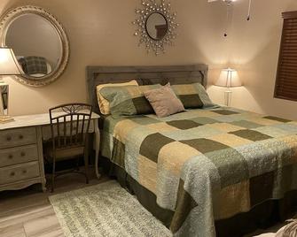 Bungalow Guest House - Gilbert - Bedroom