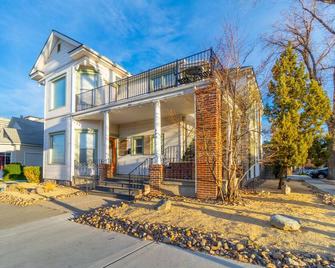Rustic Studio walking distance to Downtown - Reno - Edificio