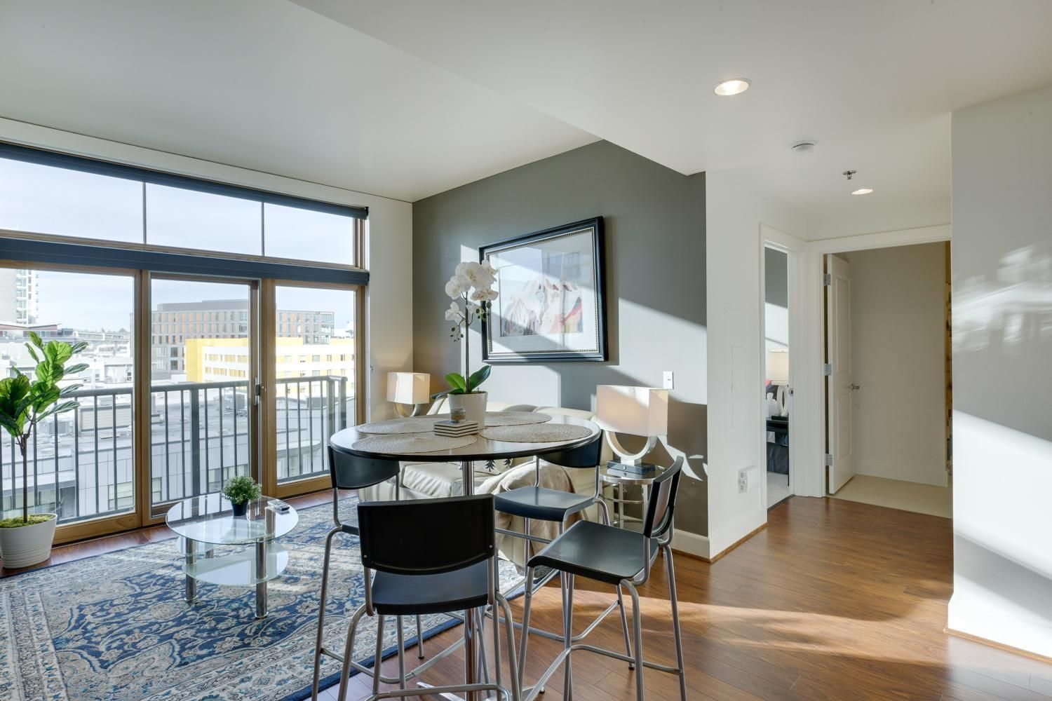 Bright Recently Upgraded Apt Downtown Location - פורטלנד - חדר אוכל