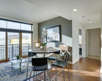 Bright Recently Upgraded Apt Downtown Location - פורטלנד - חדר אוכל