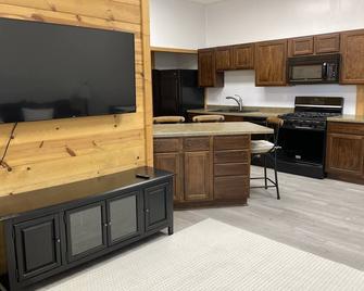 Cozy first floor at the heart of downtown Viroqua - Viroqua - Kitchen