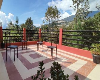 Hotel Jhaktsang - Tawang - Balcony
