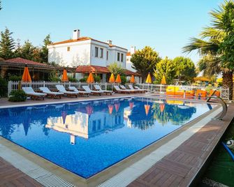 Destina Suit Hotel - Bozcaada - Piscina