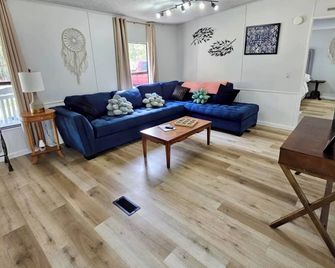 Emerald Cottage Oasis - Jacksonville - Sala de estar