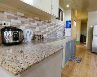 Ormoc City Gate 2 Apartment - Ormoc - Küche