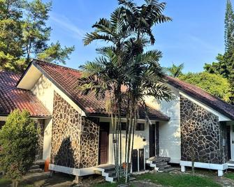 Grand Cempaka Resort & Convention - Megamendung - Building