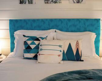Private Comfy Studio w wifi, private patio, workspace in convient location - Tyler - Bedroom
