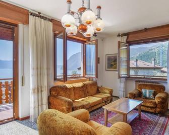 Lovely Apartment In Riva Di Solto - Riva di Solto - Living room