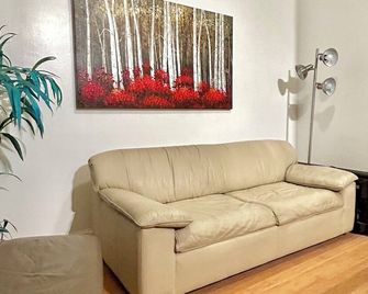 Cozy Private One-Bedroom Apartment Close to Williamsburg Brooklyn - ברוקלין - סלון