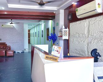 Hotel Skyla - Zerakpur - Рецепція
