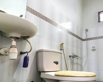 Hotel O Wisma Focus - Banjarmasin - Baño