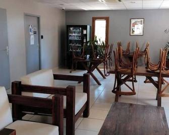 Appartement moderne central avec piscine, garage privé et terrasse sud - Uzès - Salon