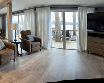Lakefront Home with Amazing Views, Hot tub, Boat JetSki Rental Option - Sunrise Beach - Living room